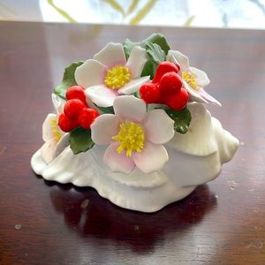 Aynsley fine bone China hand painted December Christmas Rose.
